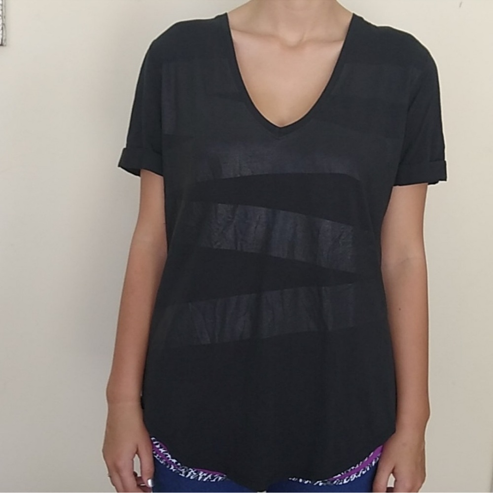 lululemon athletica Black V-Neck Short Sleeve Tee  ( no tag size) SIZE 12